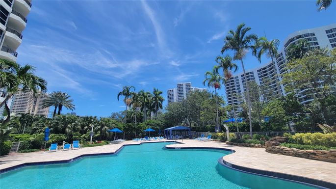 3500 Mystic Pointe Dr # 2302, Aventura FL 33180