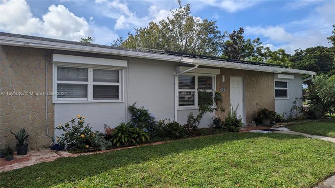 2621 SW Natura Ave, Deerfield Beach FL 33441