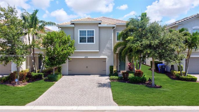 4729 Greenway Dr, Hollywood FL 33021