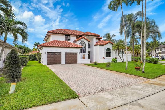 500 E Cypress Pointe Dr E, Pembroke Pines FL 33027