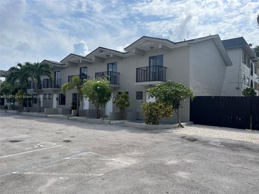 324 W 74th Pl # 5, Hialeah FL 33014