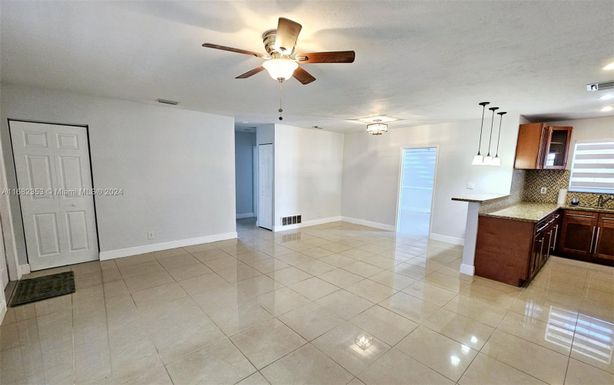 660 SW 69th Ter, Pembroke Pines FL 33023