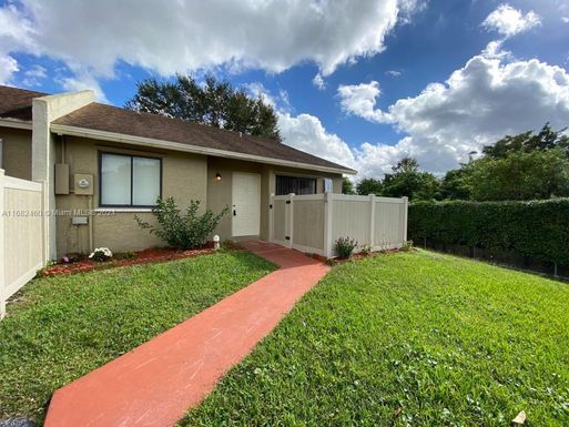 10239 W Boca Bnd W # H5, Boca Raton FL 33428