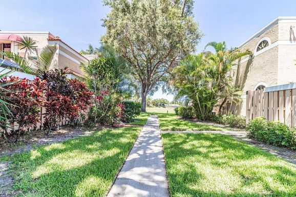 4205 Village Dr # D, Delray Beach FL 33445