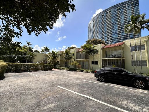 520 NE 38th St # 10, Miami FL 33137