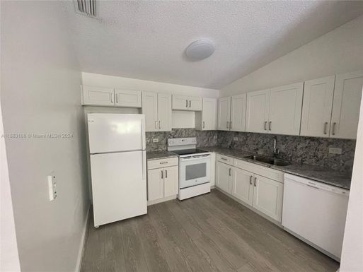 3660 N 56th Ave # 618, Hollywood FL 33021