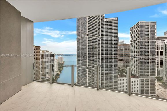 300 Biscayne Blvd way # 2907, Miami FL 33131