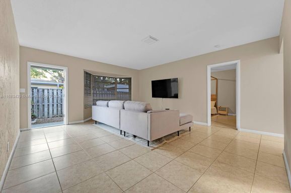 1721 NE 25th St # 1, Wilton Manors FL 33305