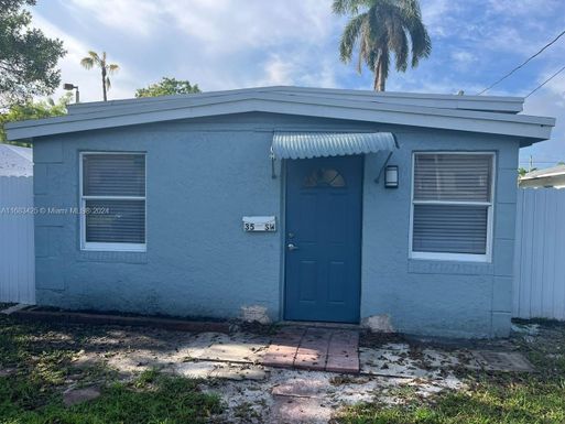 35 SW 10th Street, Hallandale Beach FL 33009