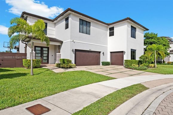 9121 NW 161st Ter, Miami Lakes FL 33018