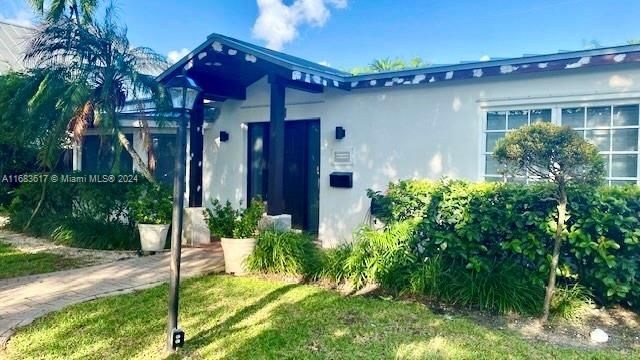 255 Ridgewood Rd, Key Biscayne FL 33149