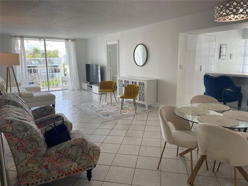 7705 Abbott Ave # 502, Miami Beach FL 33141