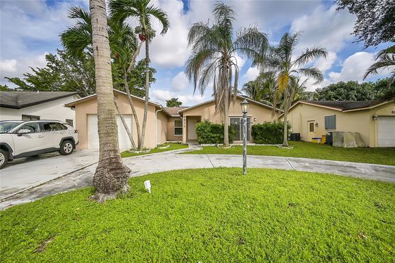 8971 SW 9th St, Boca Raton FL 33433