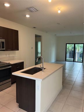 8363 NW 41st St # 204, Doral FL 33166