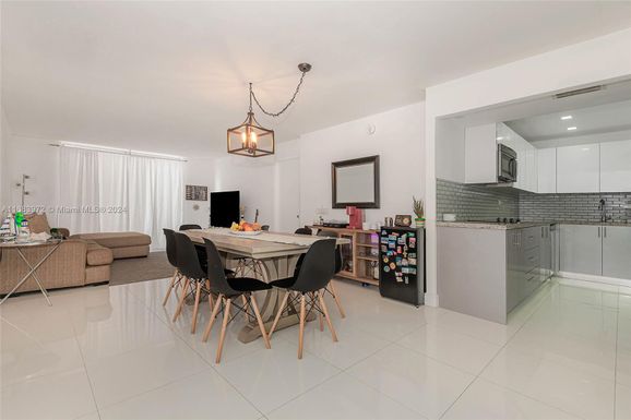 6039 Collins Ave # 307, Miami Beach FL 33140