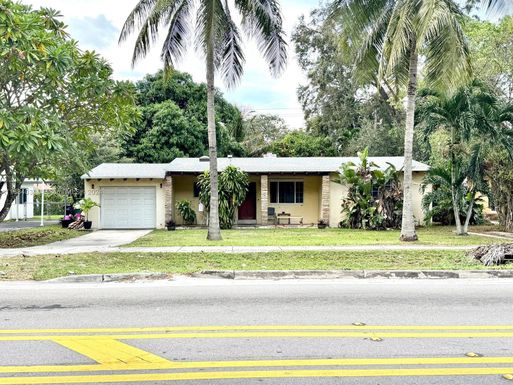 645 NE 159th St, Miami FL 33162