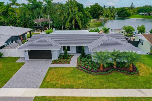 8215 SW 140th Ave, Miami FL 33183