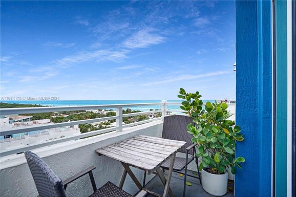 7600 Collins Ave, Miami Beach FL 33141