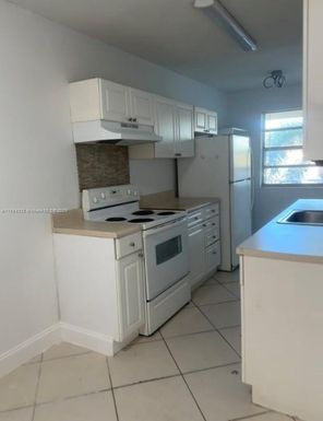 1100 NE 1st Ct # 209, Hallandale Beach FL 33009