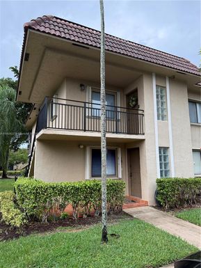 334 Lakeview Dr # 101, Weston FL 33326