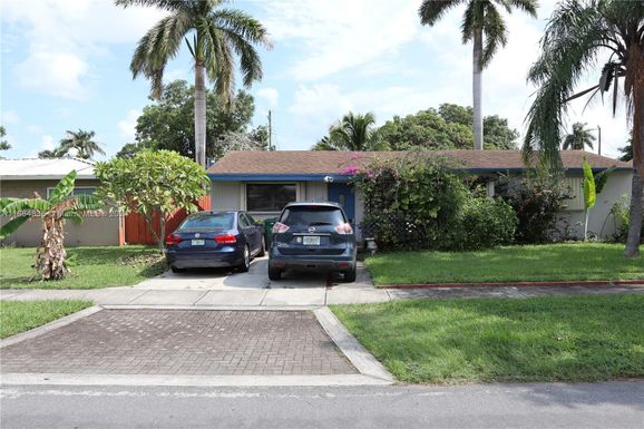 118 NE 1st Ct, Dania Beach FL 33004