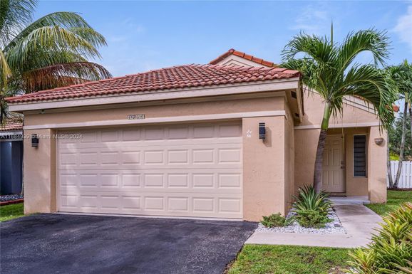 1356 Presidio Dr, Weston FL 33327