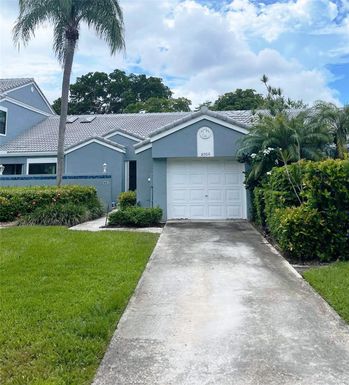 8205 Waterford Ave, Tamarac FL 33321