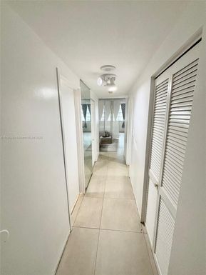 905 Brickell Bay Dr # 823, Miami FL 33131