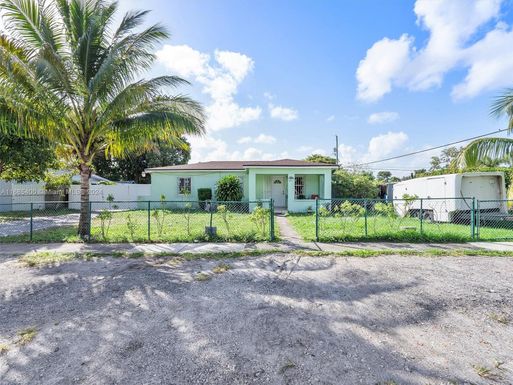 710 E 39th St, Hialeah FL 33013