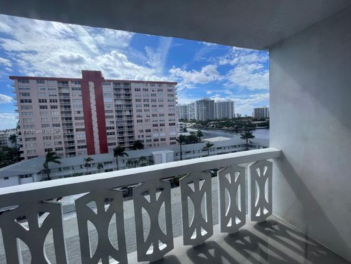 3113 S Ocean Dr # 808, Hallandale Beach FL 33009