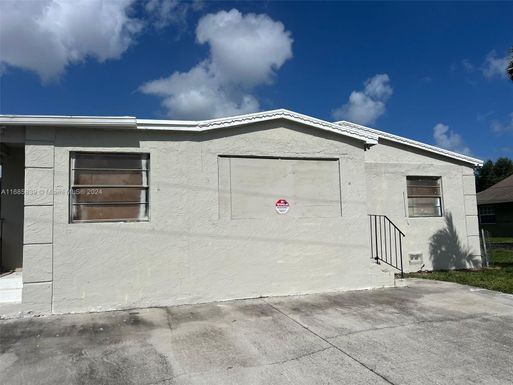 1408 W 33rd St, Riviera Beach FL 33404