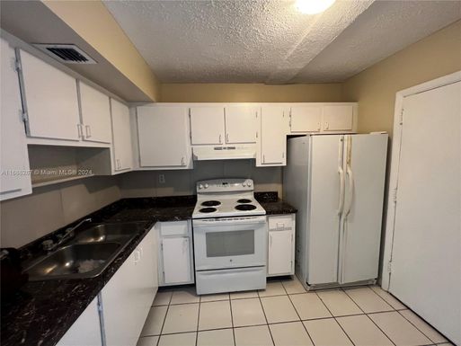 3610 NW 21st St # 207, Lauderdale Lakes FL 33311