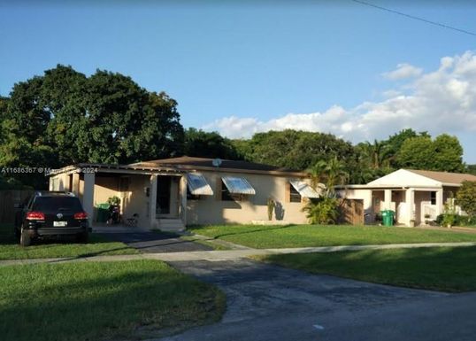 631 NE 14th St, Homestead FL 33030