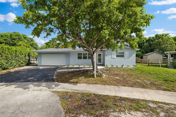 201 SW 70th Ter, Pembroke Pines FL 33023