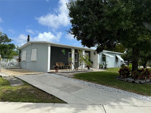 243 NE 41st St, Deerfield Beach FL 33064