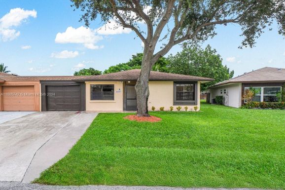 5257 Robbie Ct, West Palm Beach FL 33415