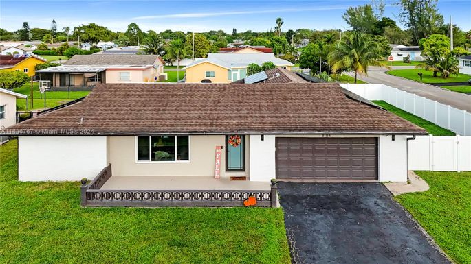 8104 NW 93rd Ter, Tamarac FL 33321