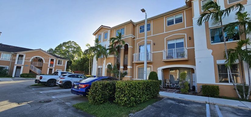 7060 NW 177th St # 12, Hialeah FL 33015