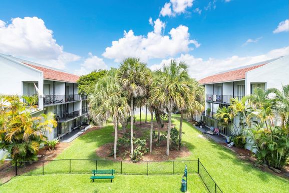 2920 Forest Hills Blvd # 206, Coral Springs FL 33065