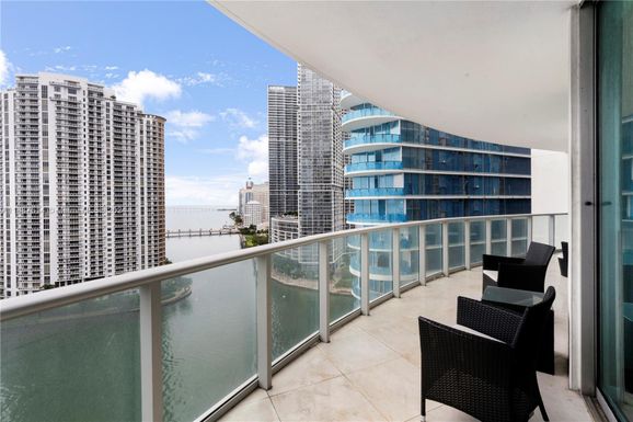 300 S Biscayne Blvd # 1608, Miami FL 33131