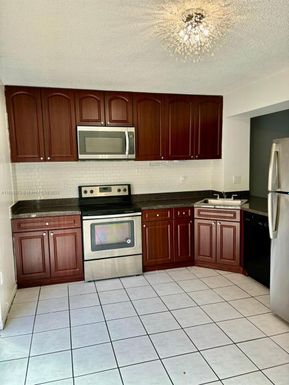 2174 W 60th St # 17202, Hialeah FL 33016