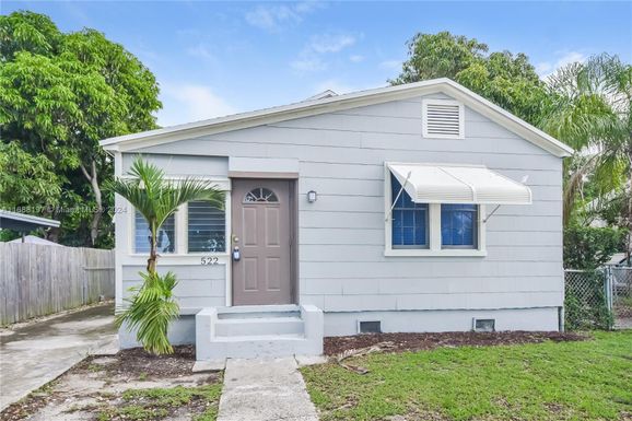 522 Worthmore Dr, Lake Worth FL 33460