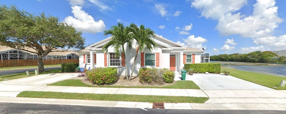 5812 Kelsey Ln, Tamarac FL 33321