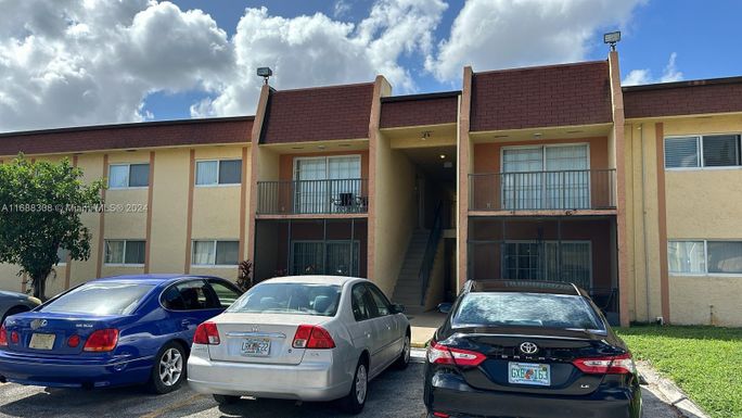 2952 NW 55th Ave # 2D, Lauderhill FL 33313