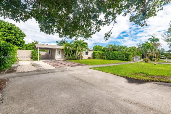 421 NE 44th St, Deerfield Beach FL 33064