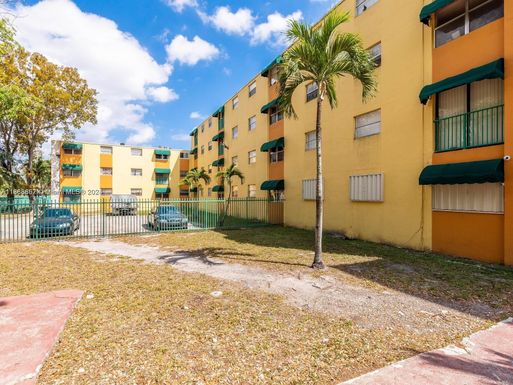 666 W 81st St # 204, Hialeah FL 33014