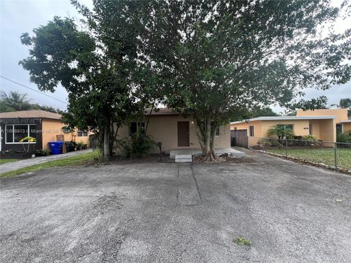 2644 Hayes St, Hollywood FL 33020