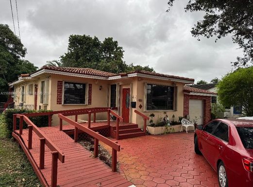 164 Navajo St, Miami Springs FL 33166