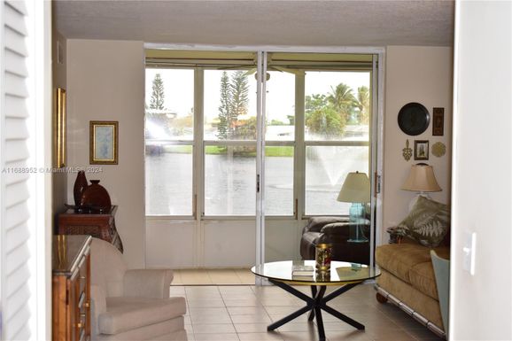 9440 Sunrise Lakes Blvd # 103, Sunrise FL 33322