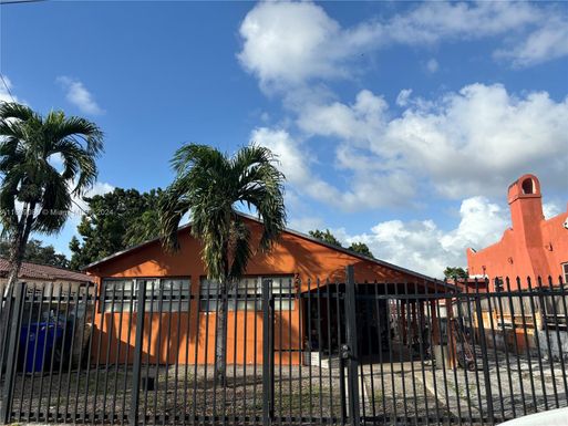 2479 NW 26th St, Miami FL 33142